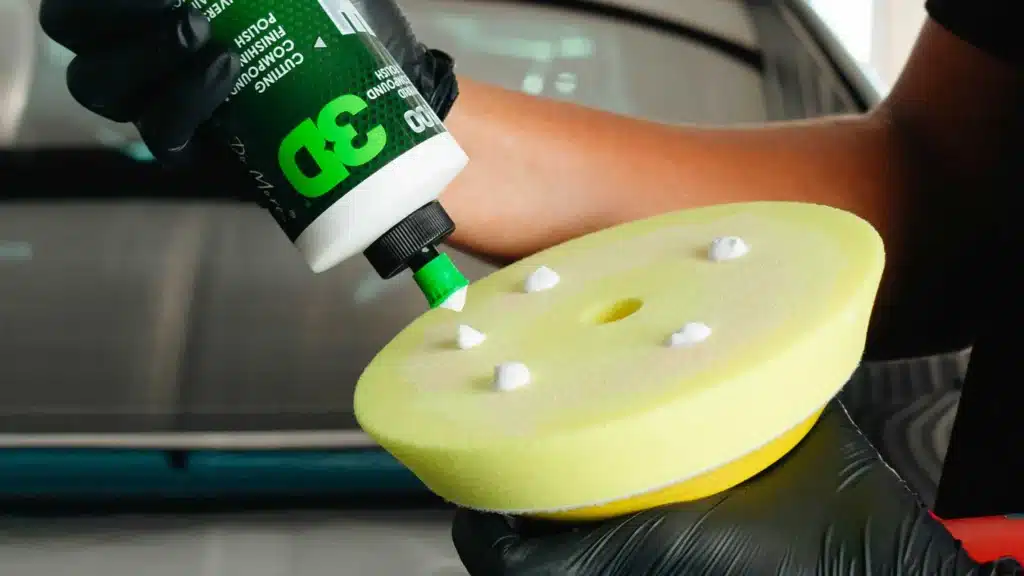 Всичко което трябва да знаете за полирането 2 applying polish to yellow buffing pad МАГАЗИН ЗА АВТОБОИ